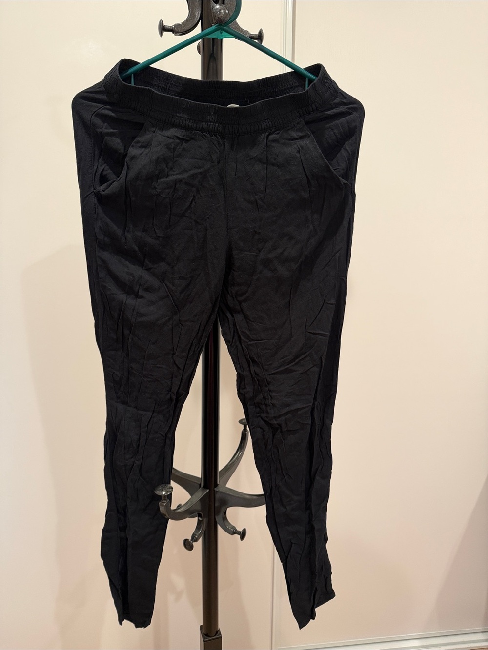 Women‘s Black Elastic-Waist Casual Pants